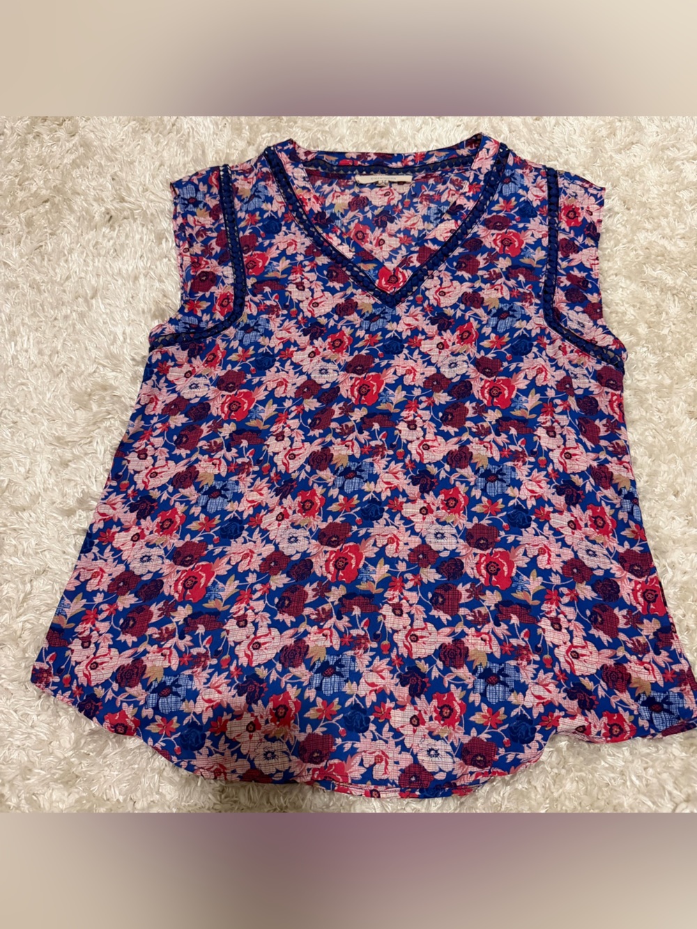 41 Hawthorn Blue Floral V-Neck Sleeveless Top with Crochet Accent - Size Medium